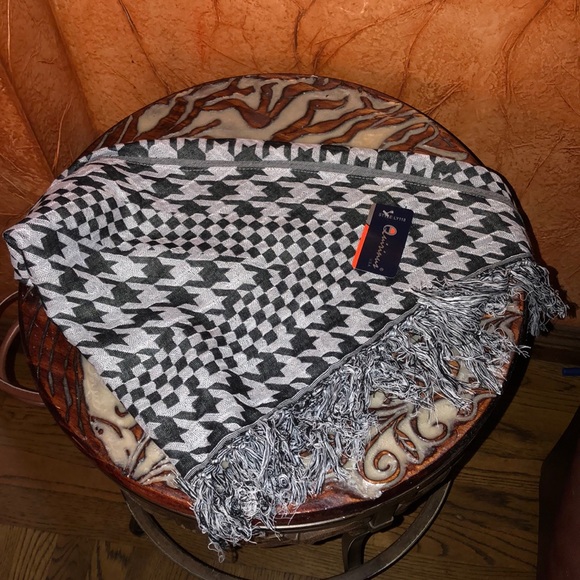 Scarfs - Picture 2 of 2